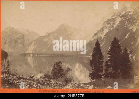 View of the Königssee in Bavaria, Germany, Koenigsee von der Kesselalpe (title on object), Baldi & Würthle (mentioned on object), publisher: Baldi & Würthle (mentioned on object), Königssee, publisher: Salzburg, Königssee, Königssee, 1850 - 1900, cardboard, albumen print, height 106 mm × width 158 mm Stock Photo