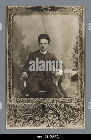 Studio portrait of an unknown young man, Owen Brooks (mentioned on object), Leeds, 15-Apr-1908, photographic support, gelatin silver print, height 137 mm × width 88 mm Stock Photo