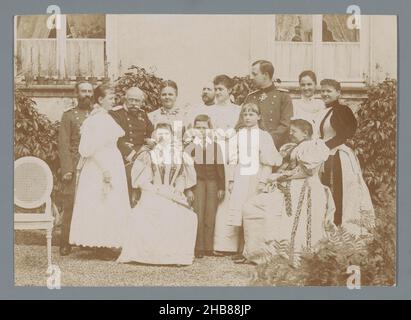 Group portrait of the family of Queen Regent Emma, Queen Wilhelmina standing left, next to her are George Victor van Waldeck-Pyrmont and Pauline van Waldeck-Pyrmont. Queen Regent Emma seated left with Helena van Waldeck-Pyrmont behind her on the right., anonymous, Germany, 1896 - 1897, photographic support, height 98 mm × width 139 mm Stock Photo