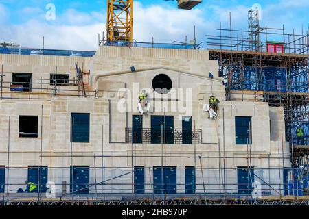 London. UK- 12.01.2021.Construction workers suspended on harness working on a tall building. Stock Photo