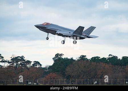 LN AF 19 5473 U.S. Air Force Lockheed Martin F-35A Lightning II of the 495th Fighter Squadron (Valkyries), 48th Fighter Wing RAF Lakenheath. Wednesday 15 December 2021. (Credit: Jon Hobley | MI News) Stock Photo