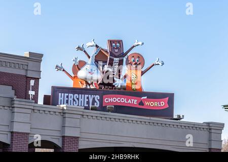 Hershey Pennsylvania, USA-December 2, 2021: Hershey’s Chocolate World Candy Characters Greet tourists at the entrance sign to Hershey’s Chocolate Worl Stock Photo
