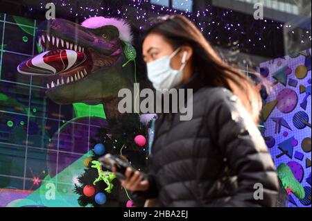 Holiday Display in Bloomingdale's Department Store, NYC Stock Photo - Alamy