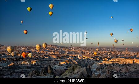GOREME, CAPPADOCIA, TURKEY - November 12, 2021: The great tourist attraction of Cappadocia - balloon flight. Stock Photo