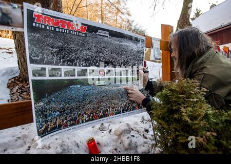 Hradecek, Czech Republic. 18th Dec, 2021. People came to place commemorative pictures and light candles to mark 10th anniversary of Vaclav Havel death at his countryside house in Hradecek, Czech Republic, on December 18, 2021. On the photo is seen Martin Vechet, organizer of the Trutnov music festival, who regularly visited Havel here and welcomed the president to the festival. Credit: David Tanecek/CTK Photo/Alamy Live News Stock Photo