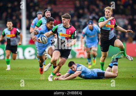 London, UK. 18th, Dec 2021.  during Heineken Champions Cup Round 2 Match between Harlequins vs Cardiff Rugby at Stoop Stadium on Saturday, 18 December 2021. LONDON ENGLAND.  Credit: Taka G Wu/Alamy Live News Stock Photo