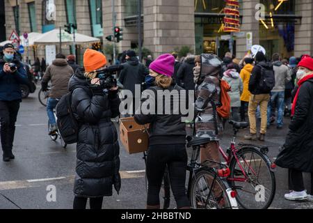 Berlin, Germany. 18th Dec, 2021. Also several members of the press were verbally attacked by some protesters. (Photo by Michael Kuenne/PRESSCOV/Sipa USA) Credit: Sipa USA/Alamy Live News Stock Photo