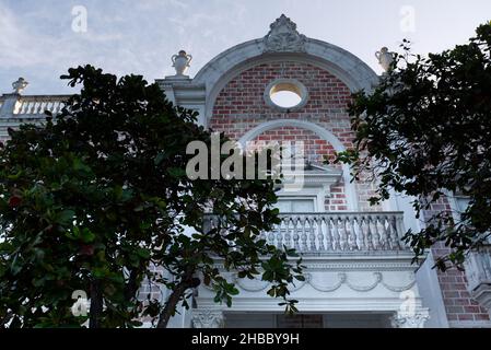 Characteristic balcony wrapped in greenery in Cartagena, Colombia Stock Photo