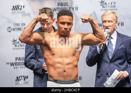 Tampa, Florida, USA. 17th Dec 2021. TAMPA, FL - DECEMBER 17: Anthony Taylor takes the stage to jump on the scale at Seminole Hard Rock Tampa for Jake Paul vs. Tyron Woodley 2 - Media Week on December 17, 2021 in Tampa, Florida, United States. (Photo by Louis Grasse/PxImages) Credit: Px Images/Alamy Live News Stock Photo