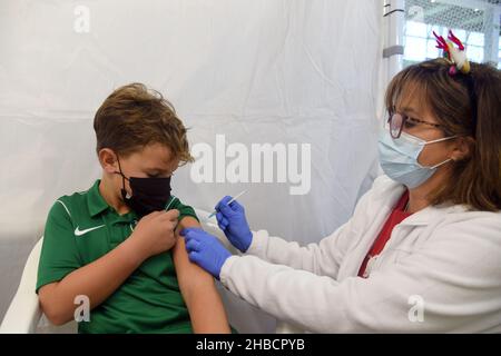 Calafell, Tarragona, Spain. 30th Sep, 2021. A health worker administers a dose of Pfizer-BioNTech vaccine to a child at a vaccination centre.The Department of Health of Catalonia through the Xarxa Santa Tecla de Tarragona in the prevention of the contagion of SARS-CoV-2 Covid-19 and the new contagion strain Ã³micron has administered the first dose of the COMIRNATY vaccine (COVID-19 vaccine mRNA, Pfizer-BioNTech) to boys and girls between 5 and 11 years of age at the vaccination center located at the Joan Ortoll Sports Pavilion in Calafell. (Credit Image: © Ramon Costa/SOPA Images via ZUMA Stock Photo