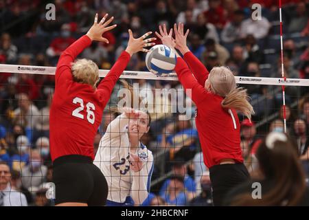 https://l450v.alamy.com/450v/2hbcrnf/columbus-oh-usa-16th-dec-2021-columbus-oh-20211216-kayla-lund-hits-the-ball-against-nebraska-during-the-division-1-ncaa-womens-volleyball-championship-played-at-nationwide-arena-in-collumbus-oh-photo-by-wally-nellvolleyball-magazine-credit-image-wally-nellzuma-press-wire-2hbcrnf.jpg