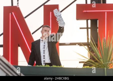 Seattle, USA. 17th Nov, 2021. Macklemore and Windser on the roof at Pike Place Market shooting a video. Stock Photo