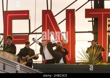 Seattle, USA. 17th Nov, 2021. Macklemore and Windser on the roof at Pike Place Market shooting a video. Stock Photo