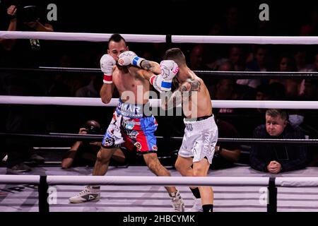 Tampa, Florida, USA. 18th Dec. 2021. Liam Paro in action against Yomar Alamo during boxing match in Amalie Boxing Arena at Tampa, Florida. Credit: Yaroslav Sabitov/YES Market Media/17�Թ����� Live News Stock Photo
