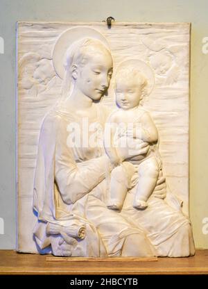 Italian Renaissance sculptural bas-relief. Antonio Rossellino, Madonna and Child, Italy, 15th century. Hermitage museum, St Petersburg Russia Stock Photo