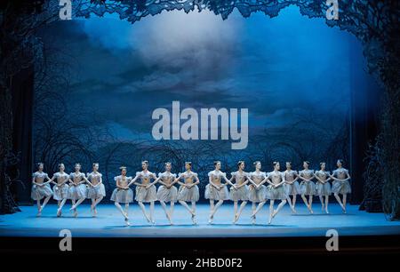 Hamburg, Germany. 17th Dec, 2021. The dancers of the ensemble stand on the stage of the Hamburg State Opera during a photo rehearsal of the ballet 'Sleeping Beauty'. The new version of the ballet 'Sleeping Beauty' by John Neumeier to the music of Peter Tchaikovsky will celebrate its premiere on 19.12.2021. Credit: Georg Wendt/dpa/Alamy Live News Stock Photo