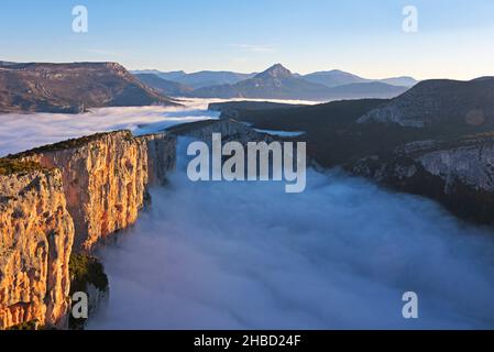France, Alpes de Haute Provence (04) La Palud sur Verdon, cliffs of the great canyon of Verdon over a sea clouds Stock Photo