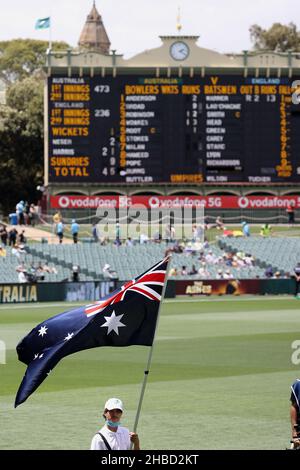 Adelaide, Australia, 19 December, 2021. Australian flag and scoreboard before the Second Test Match in the Ashes series between Australia and England at The Adelaide Oval on December 19, 2021 in Adelaide, Australia. Credit: Peter Mundy/Speed Media/Alamy Live News Stock Photo