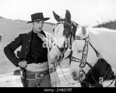 GARY COOPER in THE TEXAN (1930), directed by JOHN CROMWELL. Credit: PARAMOUNT PICTURES / Album Stock Photo