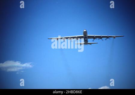 USAF United States Air Force Convair GRB-36F (Peacemaker) mit Republic GRF-84K Thunderflash Ficon Project / Fighter Conveyor Program Stock Photo