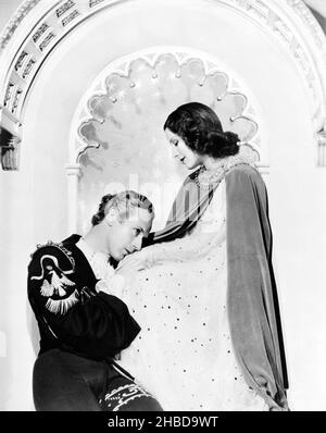 LESLIE HOWARD and NORMA SHEARER in ROMEO AND JULIET (1936), directed by GEORGE CUKOR. Credit: M.G.M. / Album Stock Photo