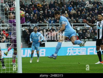 Newcastle, UK. 19th Dec, 2021. NEWCASTLE UPON TYNE, GBR. DEC 19TH Ruben Dias of Manchester City scores during the Premier League match between Newcastle United and Manchester City at St. James's Park, Newcastle on Sunday 19th December 2021. (Credit: Will Matthews | MI News) Credit: MI News & Sport /Alamy Live News Stock Photo