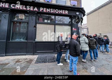 London, UK. 11th Dec, 2021. Dec. 11, 2021. The Chelsea Pensioner Pub on Fulham Road in London. According to the British Beer & Pub Association almost one in four pubs have closed since 2000 and news reports say the UK has lost more than 3,000 pubs and bars since March 2020 when the COVID pandemic began. (Photo by Samuel Rigelhaupt/Sipa USA) Credit: Sipa USA/Alamy Live News Stock Photo