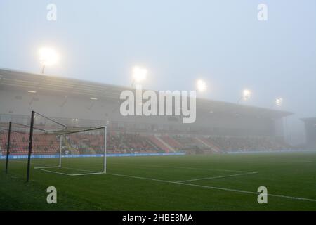 Manchester, UK. 19th Dec, 2021. Manchester, England, December 19 Poor visability for the FA Womens Super League game between Manchester United and Aston Villa at Leigh Sports Village in Manchester, England Paul Roots/SPP Credit: SPP Sport Press Photo. /Alamy Live News Stock Photo