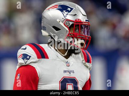 New England Patriots linebacker Matt Judon (9) defends during the