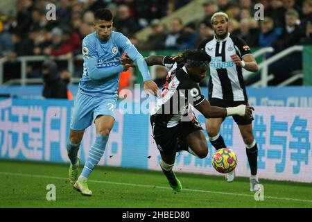 Newcastle, UK. 19th Dec, 2021. NEWCASTLE UPON TYNE, GBR. DEC 19TH Allan Saint-Maximin of Newcastle United is fouled during the Premier League match between Newcastle United and Manchester City at St. James's Park, Newcastle on Sunday 19th December 2021. (Credit: Will Matthews | MI News) Credit: MI News & Sport /Alamy Live News Stock Photo