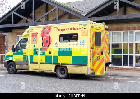 Lewisham London, UK. 19th Dec, 2021. London Ambulances are busying responding to emergency calls taking patients into University Hospital Lewisham for further treatments during winter flu and Omicron surging season across England. Credit: xiu bao/Alamy Live News