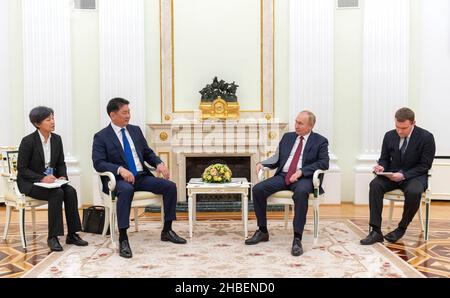 Moscow, Russia. 17 December, 2021. Russian President Vladimir Putin welcomes Mongolian President Ukhnaagiin Khurelsukh, left, prior to the start of their bilateral meeting at the Kremlin, December 16, 2021 in Moscow, Russia. Credit: Alexei Druzhinin/Kremlin Pool/Alamy Live News Stock Photo