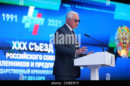 Moscow, Russia. 17 December, 2021. Chairman of RSPP Alexander Shokhin delivers an address during the plenary session of the 30th Congress of Russian Union of Industrialists and Entrepreneurs at the State Kremlin Palace, December 17, 2021 in Moscow, Russia. Credit: Mikhail Metzel/Kremlin Pool/Alamy Live News Stock Photo