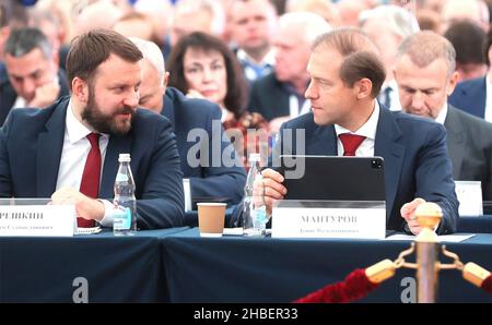 Moscow, Russia. 17 December, 2021. Russian Presidential Aide Maxim Oreshkin, left, and Minister of Industry and Trade Denis Manturov during the plenary session of the 30th Congress of Russian Union of Industrialists and Entrepreneurs at the State Kremlin Palace, December 17, 2021 in Moscow, Russia. Credit: Mikhail Metzel/Kremlin Pool/Alamy Live News Stock Photo