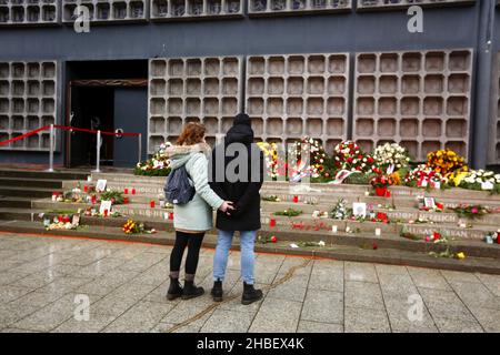 Berlin, Berlin-Charlottenburg, Germany. 19th Dec, 2021. Berlin: Flowers, wreaths and candles for the victims of Breitscheidplatz. (Credit Image: © Simone Kuhlmey/Pacific Press via ZUMA Press Wire) Stock Photo