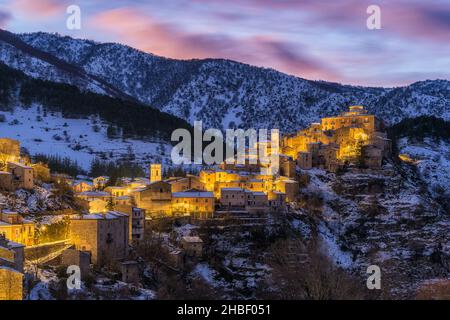 The beautiful village of Villalago, covered in snow at sunset during winter season. Province of L'Aquila, Abruzzo, Italy. Stock Photo