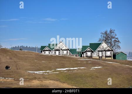 Gulmarg, India. 19th Dec, 2021. An Indian tourists couple rests in a filed during a cold winter day at a famous ski resort in Gulmarg, about 55kms from Srinagar. (Photo by Saqib Majeed/SOPA Images/Sipa USA) Credit: Sipa USA/Alamy Live News Stock Photo