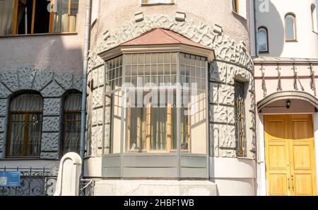 Detail- arte moderne balcony on Loskov mansion in art nouveau style by architect A Zrelenko in 1906. Mansurovskiy per, 4, Moscow, Russia Stock Photo