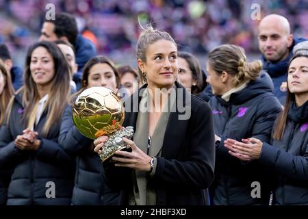 BARCELONA - DEC 4: Alexia Putellas lifts her Ballon d'Or Feminin trophy prior to the La Liga match between FC Barcelona and Real Betis Balompie at the Stock Photo