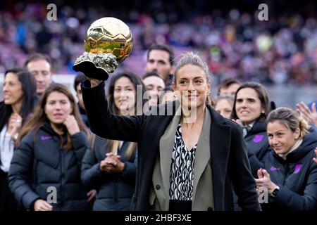 BARCELONA - DEC 4: Alexia Putellas lifts her Ballon d'Or Feminin trophy prior to the La Liga match between FC Barcelona and Real Betis Balompie at the Stock Photo