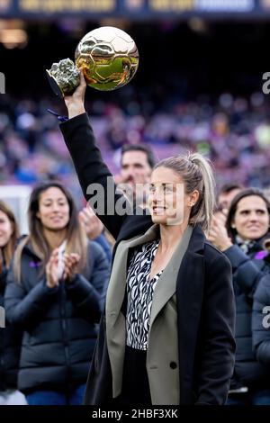 BARCELONA - DEC 4: Alexia Putellas lifts her Ballon d'Or Feminin trophy prior to the La Liga match between FC Barcelona and Real Betis Balompie at the Stock Photo