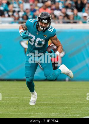 Jacksonville, FL, USA. 19th Dec, 2021. Jacksonville Jaguars tight end James OÕShaughnessey (80) runs with the ball after a catch during 1st half NFL football game between the Houston Texans and the Jacksonville Jaguars at TIAA Bank Field in Jacksonville, Fl. Romeo T Guzman/CSM/Alamy Live News Stock Photo