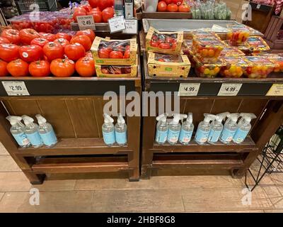 Augusta, Ga USA - 12 19 21: Fresh Market retail grocery store interior holidays Stock Photo