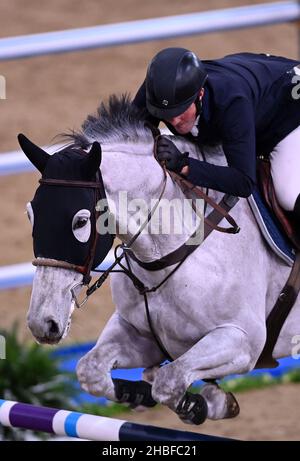 Royal Victoria Dock. United Kingdom. 19 December 2021. London International Horse Show. Excel London. Royal Victoria Dock. Guy Williams (GBR) riding MR BLUE SKY UK during Class 16 - The Longines FEI Jumping World Cup. Stock Photo