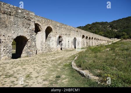 View of the Pont-Aqueduc d'Ansignan (Ansignan aqueduct). Roman construction over the river Agly. Its foundations date to 300AD and is 170m long. Stock Photo