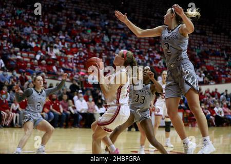 BLOOMINGTON, UNITED STATES - 2021/12/19: Indiana Hoosiers guard Grace Berger (34) goes to the basket against Western Michigan University during an NCAA women's basketball game on December 19, 2021 at Assembly Hall in Bloomington, Ind. IU beat Western Michigan 67-57. Stock Photo