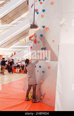 SHANGHAI, CHINA - DECEMBER 19, 2021 - Winter fitness enthusiasts experience the world's tallest indoor rock climbing wall at the New World Mall, a com Stock Photo