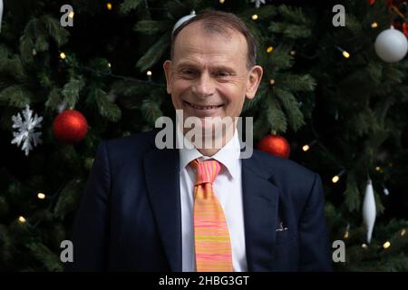 London, UK. 19th Dec, 2021. Andrew Marr gestures to the media at BBC Broadcasting House after filming the final episode of the Andrew Marr Show in London.Marr is leaving the BBC after 20 years and his Sunday morning interview programme will be temporarily taken over by Sophie Raworth from 9th January. Credit: SOPA Images Limited/Alamy Live News Stock Photo
