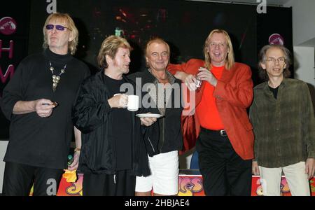 Yes dvd signing hmv hi-res stock photography and images - Alamy