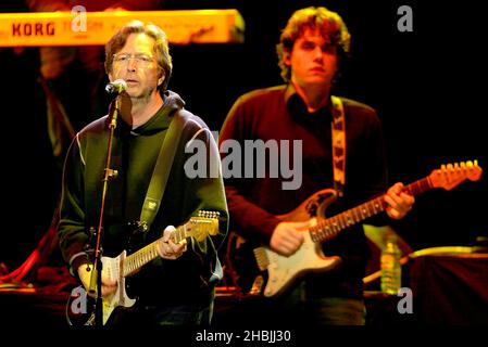 eric-clapton-guests-on-stage-